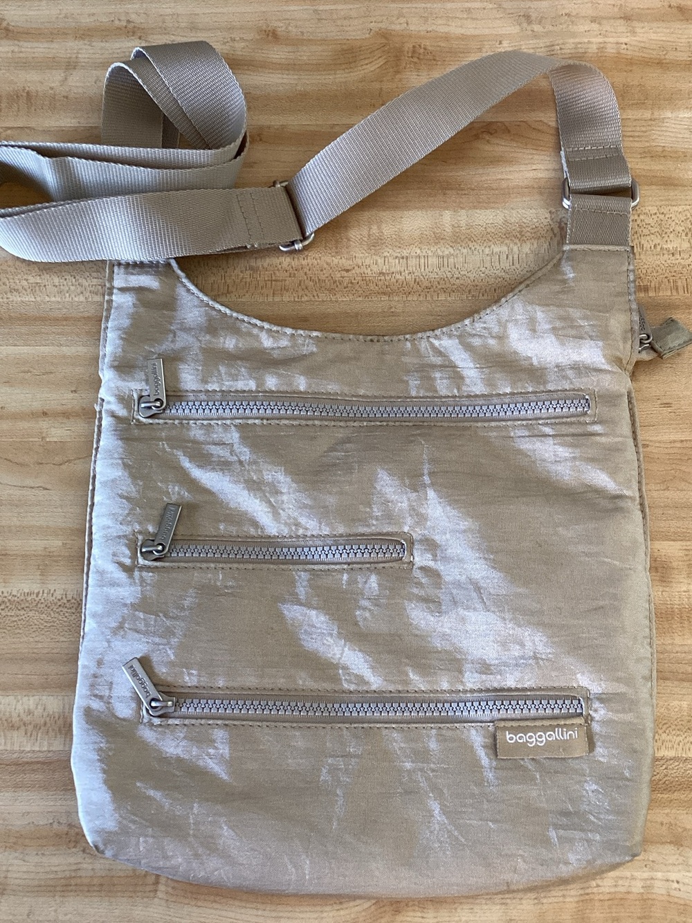Baggallini Gold Metallic Crossbody Messenger Bag
